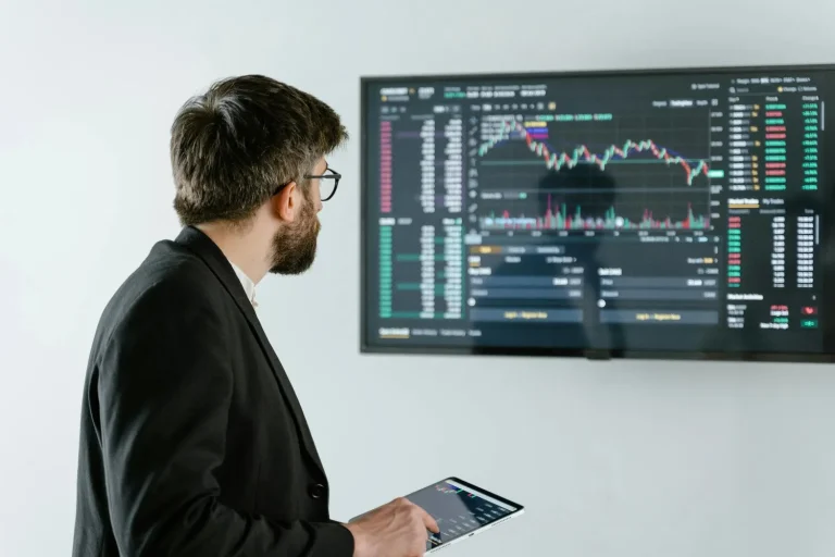 How Do You Become a Financial Analyst in Nepal?